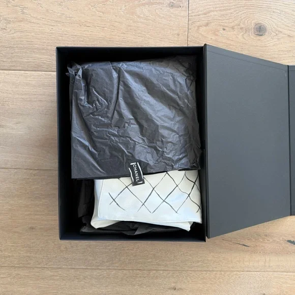 Chanel black Jumbo Classic Caviar Double Flap Quilted Leather Chain Bag - Picture 9 of 14